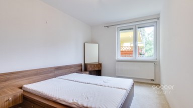 Pronájem bytu 2+kk/B, 45 m2 + balkon 7 m2, ulice V Honech, Klecany. 
