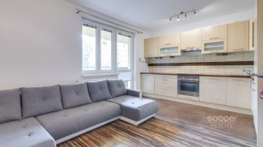 Pronájem bytu 2+kk/B, 45 m2 + balkon 7 m2, ulice V Honech, Klecany. 
