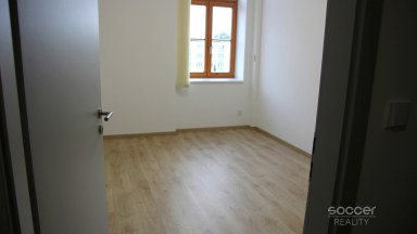 Příjemný byt s parkovacím stáním v Rezidenci Jičínská.