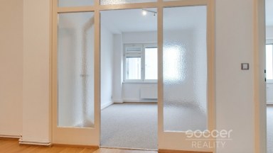 Pronájem bytu 3+1 + hala + šatna + 2x koupelna (celkem 97 m²) na Václavském náměstí