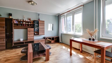Prodej bytu 1+kk 39,3 m² s garážovým stáním a sklepem, Praha 9 – Letňany, ul. Třinecká.