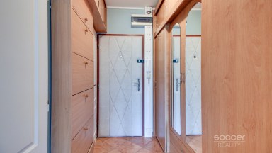 Prodej bytu 1+kk 39,3 m² s garážovým stáním a sklepem, Praha 9 – Letňany, ul. Třinecká.