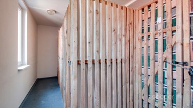 Prodej bytu 1+kk 39,3 m² s garážovým stáním a sklepem, Praha 9 – Letňany, ul. Třinecká.
