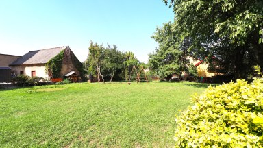 Pronájem bytu 2+kk 33 m2 + lodžie 3 m2 v centru Neveklova, okres Benešov.