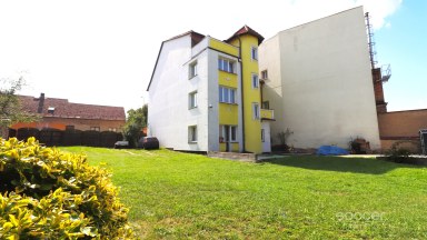 Pronájem bytu 2+kk 33 m2 + lodžie 3 m2 v centru Neveklova, okres Benešov.