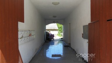 Pronájem bytu 2+kk 33 m2 + lodžie 3 m2 v centru Neveklova, okres Benešov.