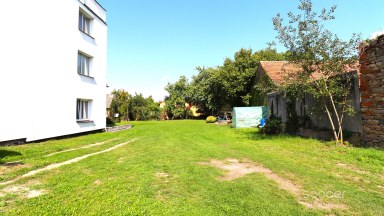Pronájem bytu 2+kk 33 m2 + lodžie 3 m2 v centru Neveklova, okres Benešov.