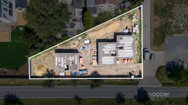 Prodej rezidenčního projektu – 3 nové rodinné domy, Praha–Koloděje.