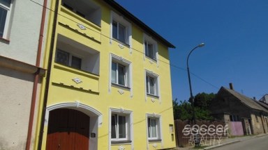 Pronájem pěkného bytu 2+kk+terasa, 67 m2 v centru Neveklova, okres Benešov.