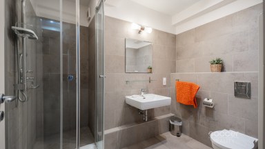 Pronájem exkluzivního mezonetového bytu 3+kk, 95 m² na Karlově náměstí