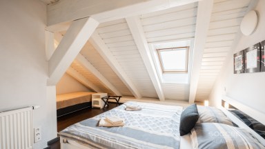 Pronájem exkluzivního mezonetového bytu 3+kk, 95 m² na Karlově náměstí