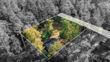 Prodej stavebního pozemku 1 300 m² se srubem, Stará Boleslav – Vestecká.