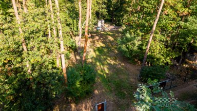 Prodej stavebního pozemku 1 300 m² se srubem, Stará Boleslav – Vestecká.